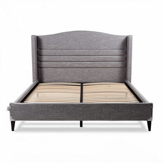 Cama tapizada en gris con cabecero acolchado dimensiones 200 x 160 x 100cm